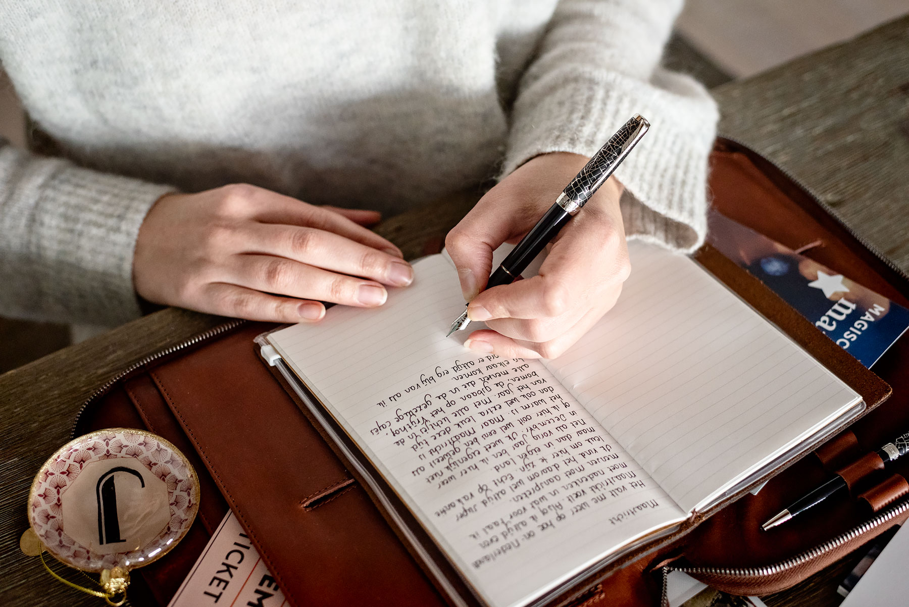 How my travel journal helps to make my travel experiences unforgettable. Tips for writing a travel journal and the new Sonnet Special Edition Parker fountain pen (Metro).