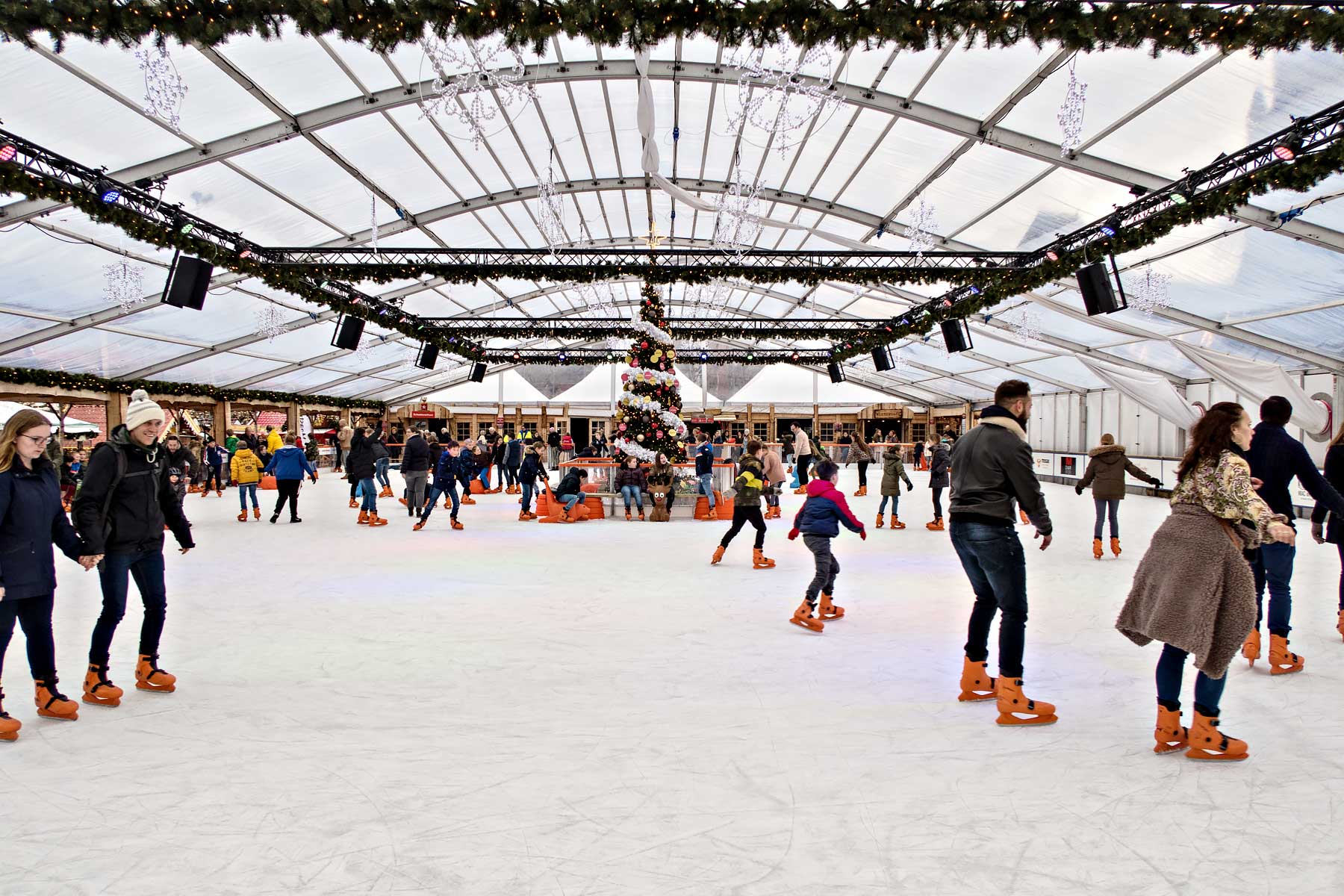 Schaatsbaan op het Vrijthof als onderdeel van Magisch Maastricht | Maastricht City Guide: De beste dingen om te doen &amp; hotels in Maastricht, Nederland