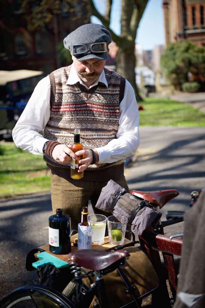 Tweed Run London - Picnic with drinks