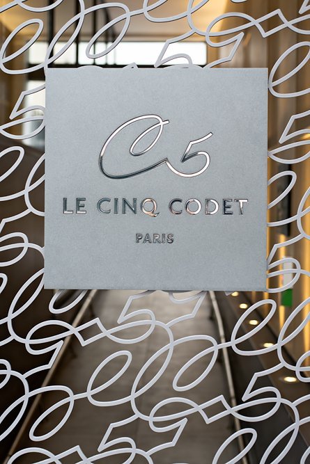 Le Cinq Codet in Paris, a modern luxurious 5-star hotel in the 7th arrondissement. Next to Les Invalides and walking distance from the Eiffel Tower. Full review on urbanpixxels.com.
