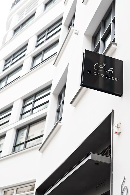 Le Cinq Codet in Paris, a modern luxurious 5-star hotel in the 7th arrondissement. Next to Les Invalides and walking distance from the Eiffel Tower. Full review on urbanpixxels.com.