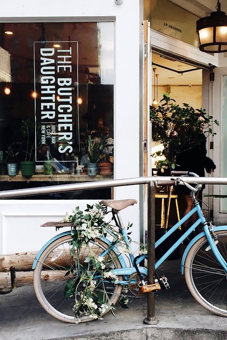 Juice Bar & Café The Butcher's Daughter in New York