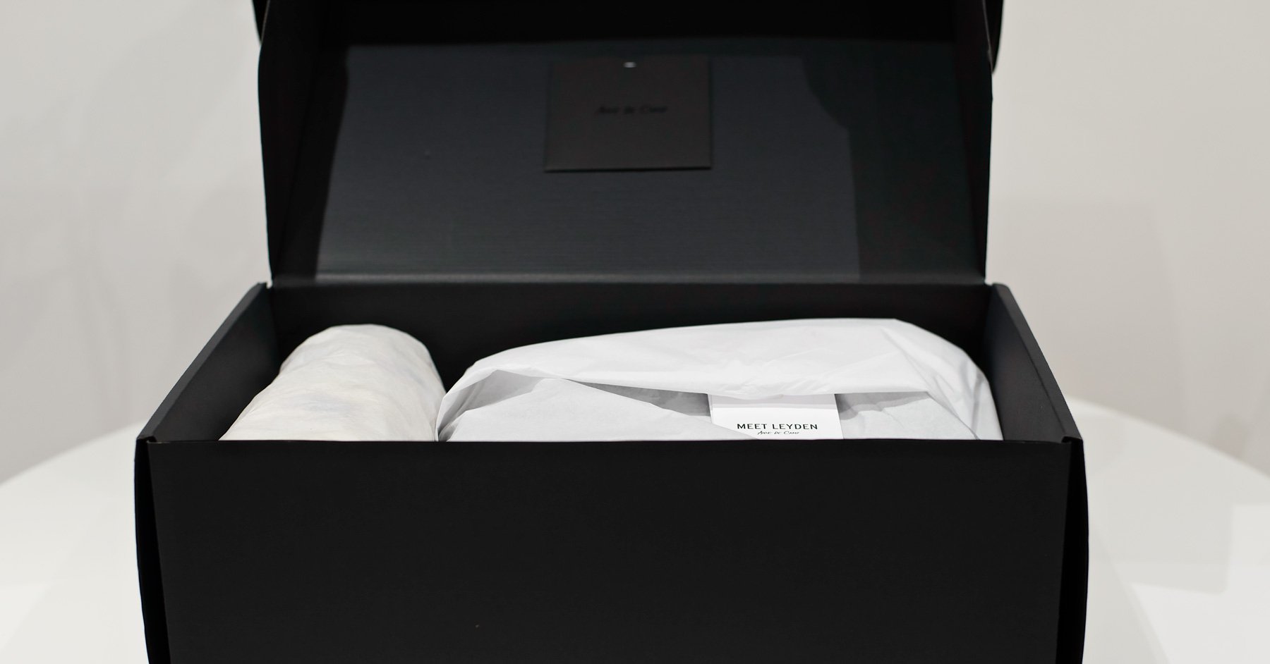 Stylish camera bag that looks like a handbag for women photographers: Leyden from Aide de Camp