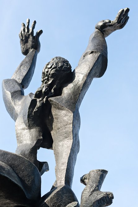 Things to see in Rotterdam: Ossip Zadkine's sculpture 'The Destroyed City' / De Verwoeste Stad