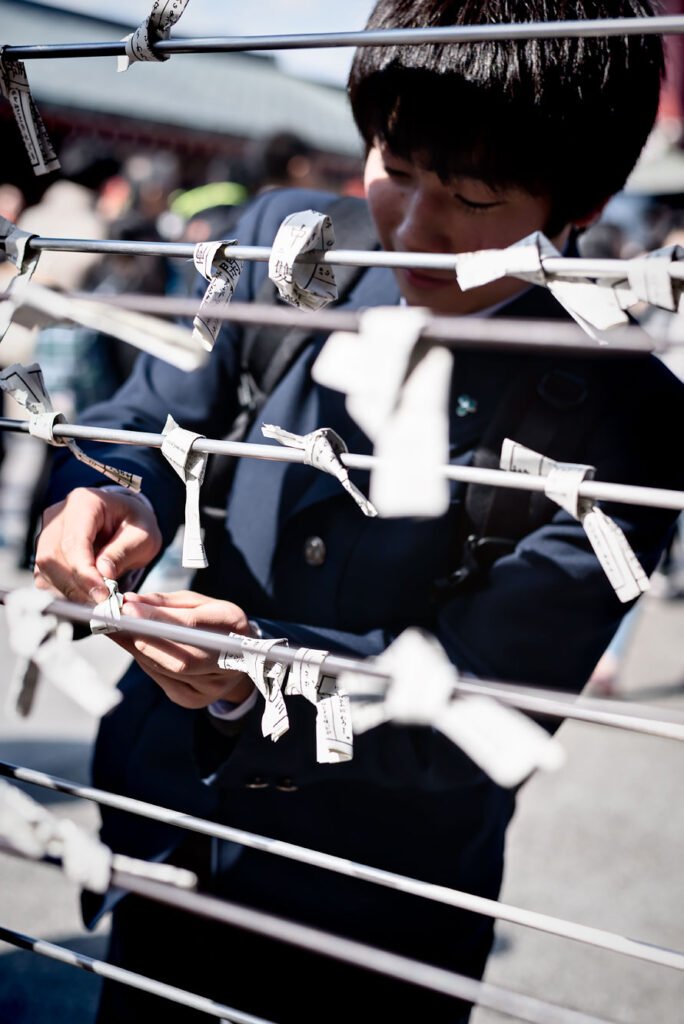 Favorite Things to Do & Places to Eat in Tokyo - Video & Photos on Urban Pixxels (urbanpixxels.com) | Fortune telling at the Senso-ji temple