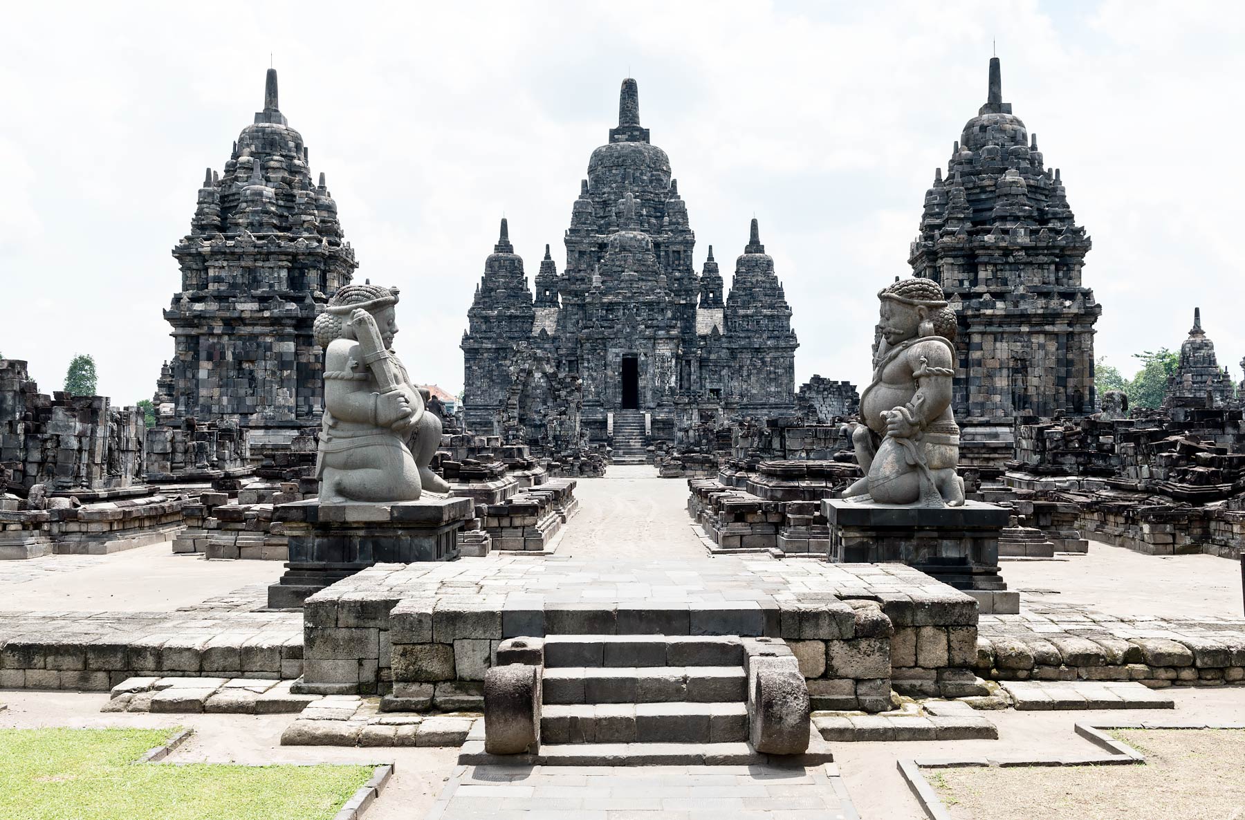 8 Interesting Things to Do and See in Yogyakarta | Prambanan Temples