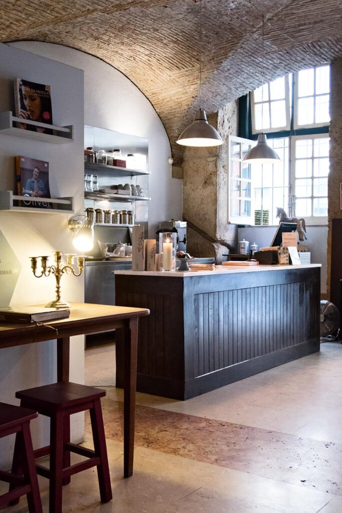 Lekker eten in Lissabon. De beste tips voor waar je kunt eten en drinken in Lissabon, Portugal. Landeau Chocoladetaart.