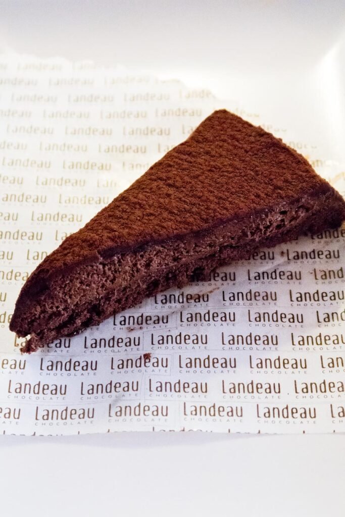 Lekker eten in Lissabon. De beste tips voor waar je kunt eten en drinken in Lissabon, Portugal. Landeau Chocoladetaart.
