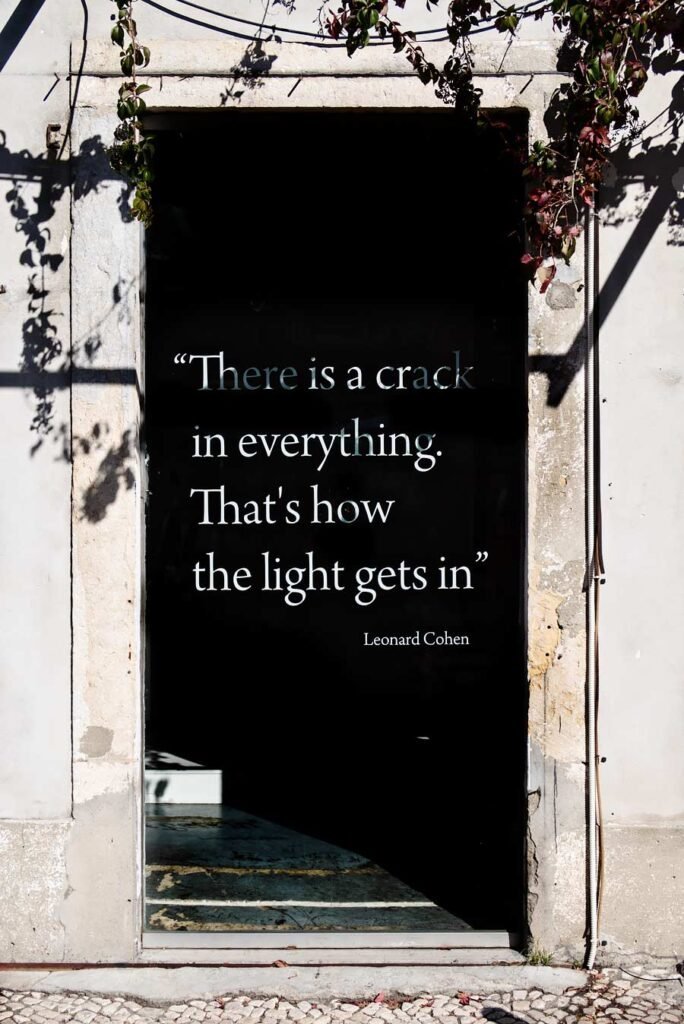 10 tips voor wat te doen in Lissabon en winkelen in Lissabon. Hotspots &amp; Bezienswaardigheden - LX Factory - There's a crack in everything That's how the light gets in 