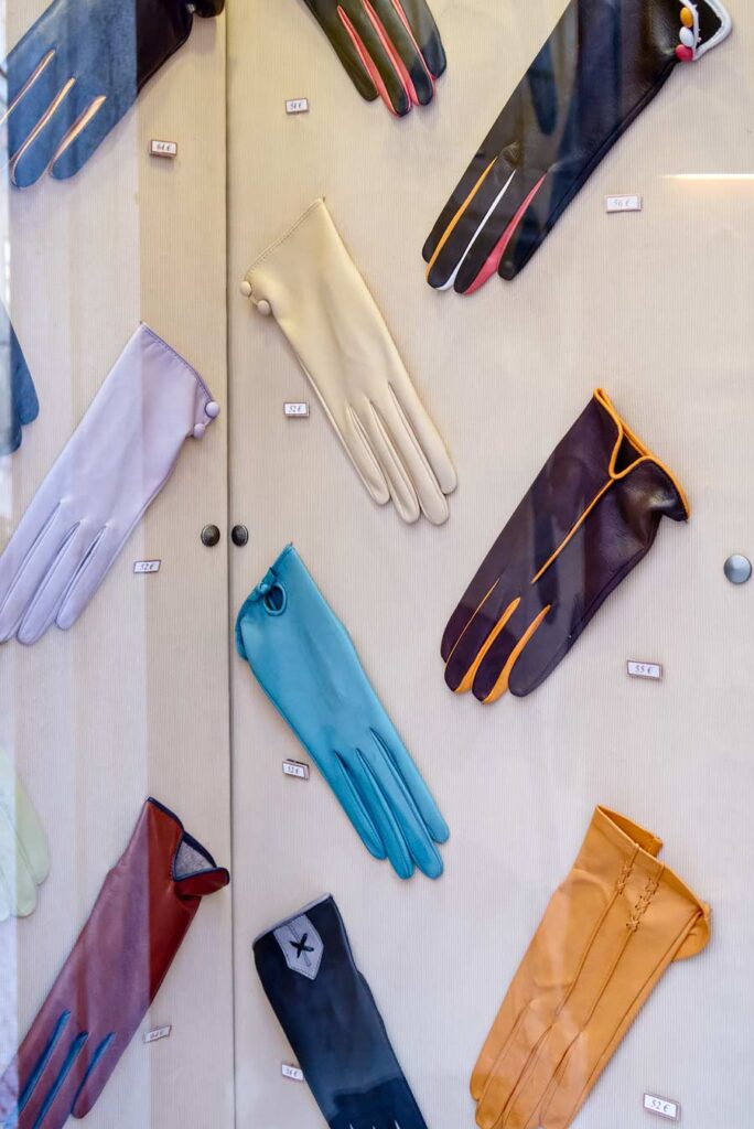 Shoppen in Lissabon - Art deco winkel Luvaria Ulisses waar ze leren handschoenen op maat verkopen en maken