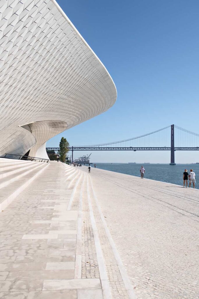 10 Shoppen Hotspots &amp; Bezienswaardigheden in Lissabon - Het Museum voor Kunst, Architectuur en Technologie (MAAT) 