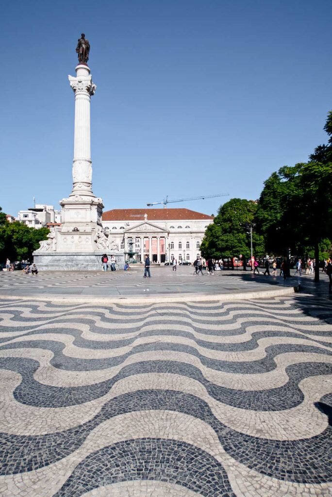 Bezienswaardigheden in Lissabon - Rossio plein met zijn interessante tegelpatroon