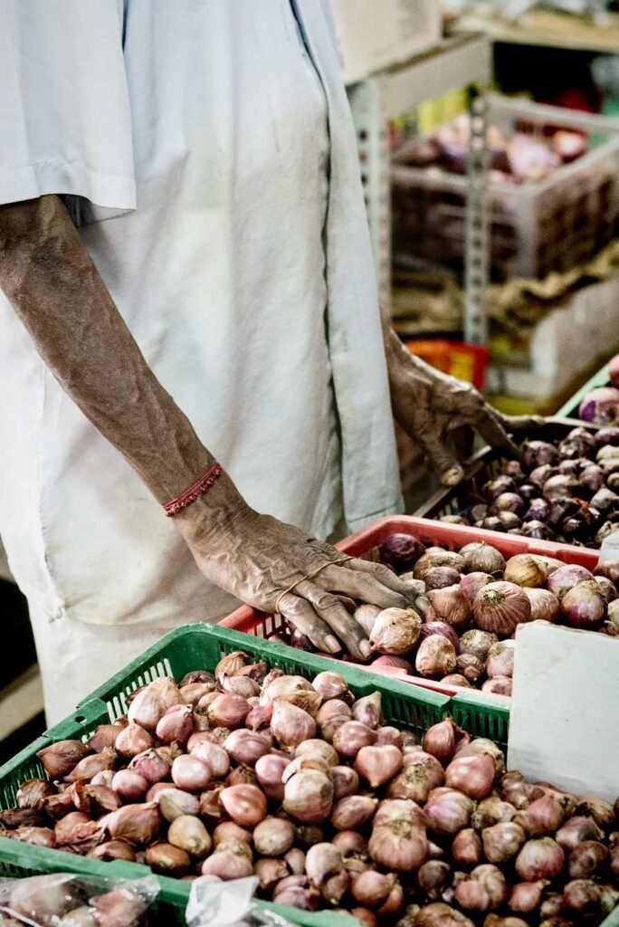 How to spend 3 amazing days in Kuala Lumpur, Malaysia - Visit TTDI Wet Market, Man selling onions