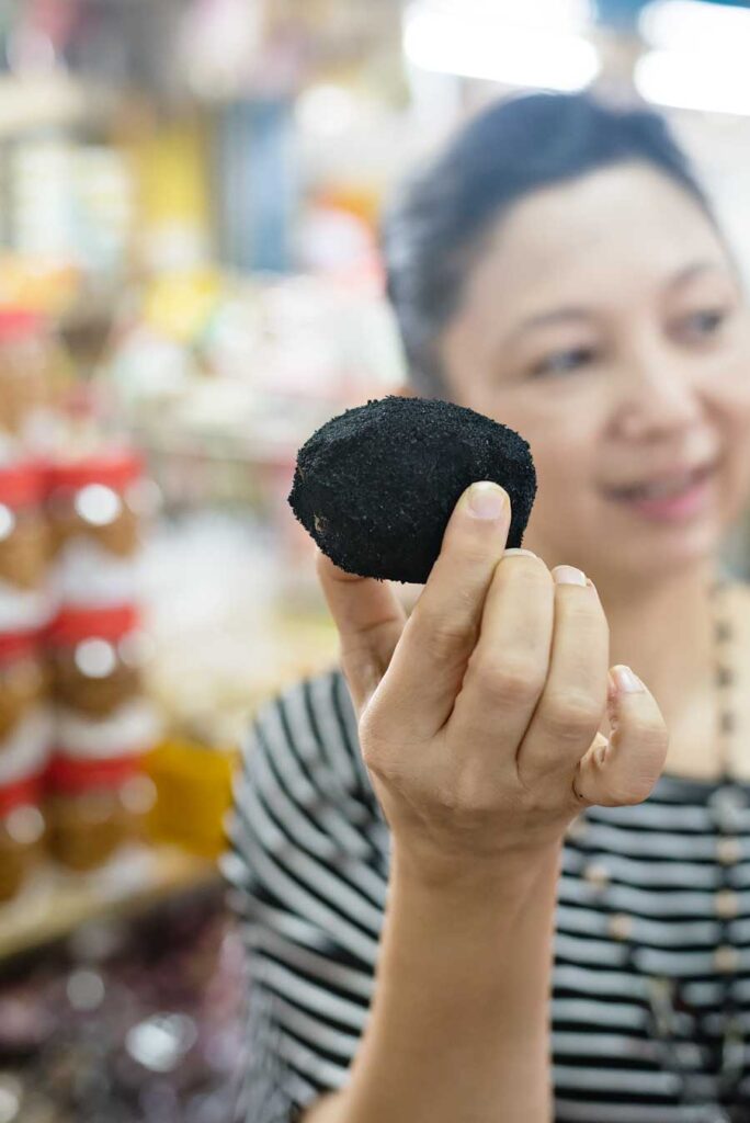 How to spend 3 amazing days in Kuala Lumpur, Malaysia - Visit TTDI Wet Market, Salted Egg