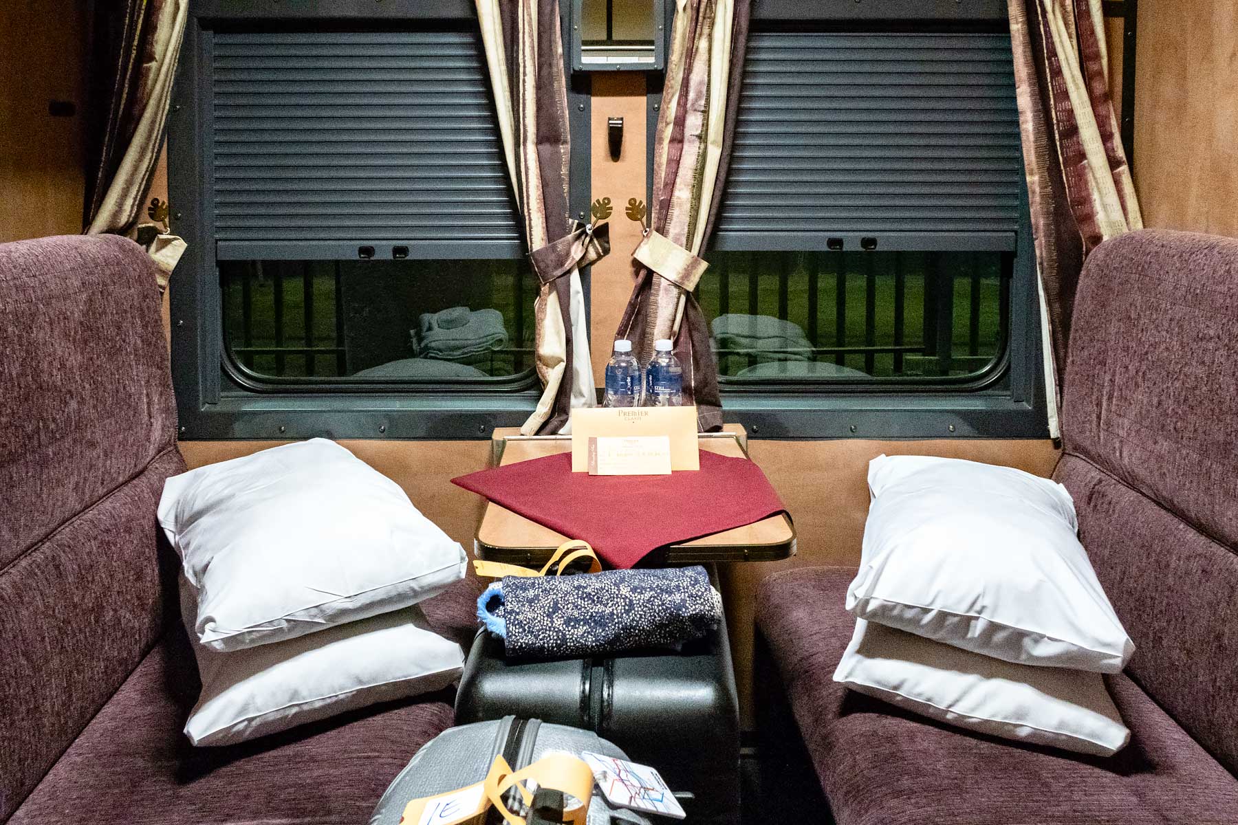 The Most Amazing 28-hour Luxury Train Ride from Johannesburg to Cape Town with Shosholoza Meyl Railways Premier Classe. Watch the video and read the full review on urbanpixxels.com