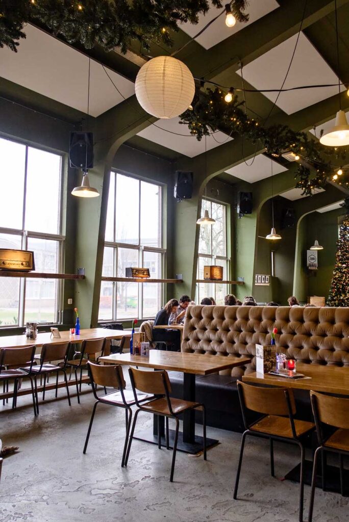 Restaurant Tapijn in Maastricht, een geweldige lunchplek in de voormalige Tapijnkazerne.