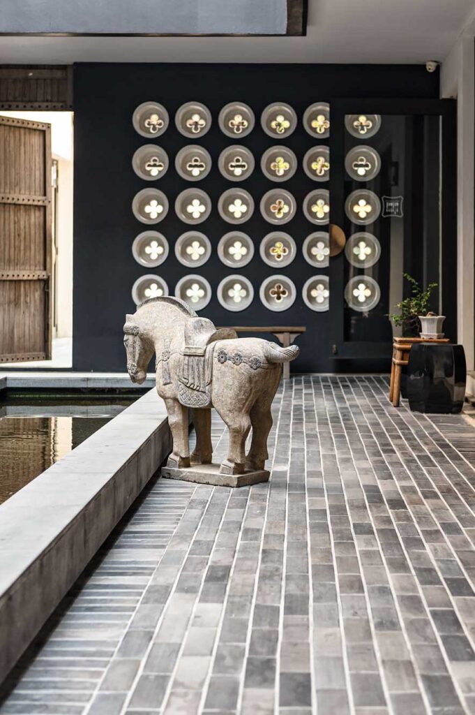 Where to stay in Chiang Mai: tips for the best areas and a review of 4 boutique hotels | Hotel des Artists Ping Silhouette