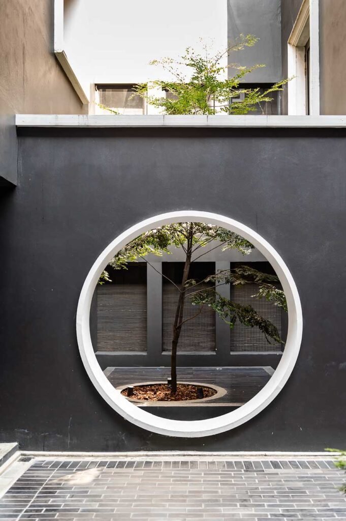 Where to stay in Chiang Mai: tips for the best areas and a review of 4 boutique hotels | Hotel des Artists Ping Silhouette