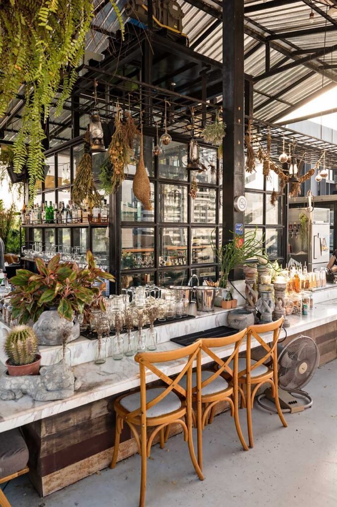 Best hotels in Chiang Mai: tips for the best areas and a review of 4 boutique hotels | Rooftop bar at Hotel Yayee in Nimman