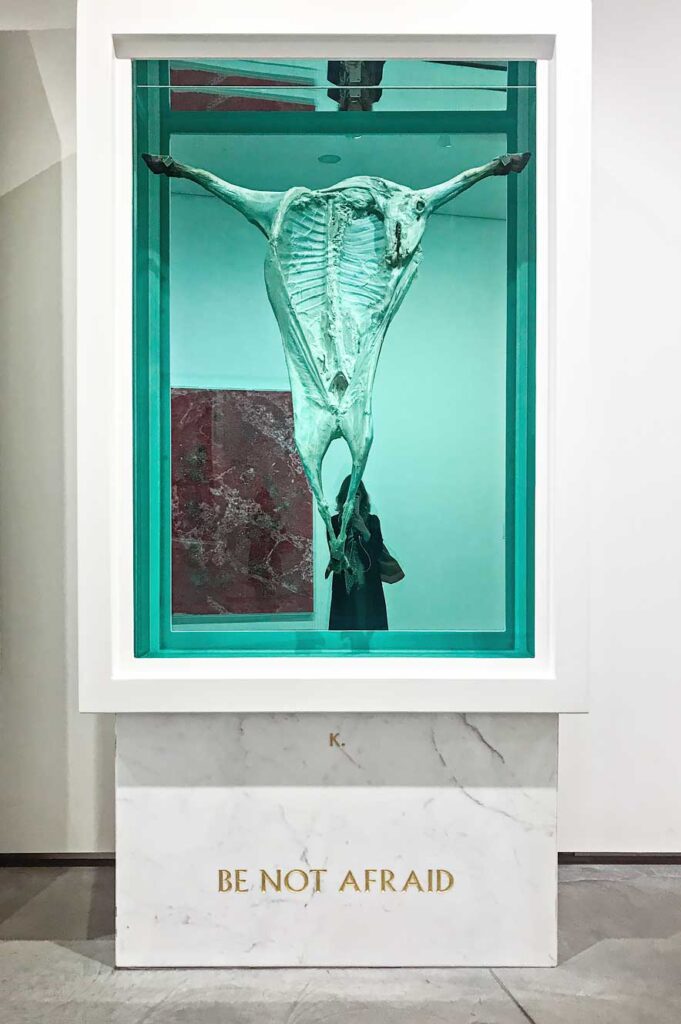 Astrup Fearnley Museum voor Moderne Kunst in Oslo. Be not Afraid van Damien Hirst.