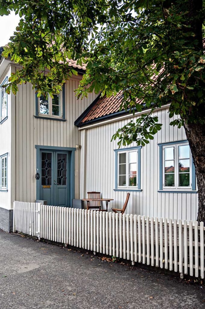 Wit houten huis bij Damstredet in Oslo
