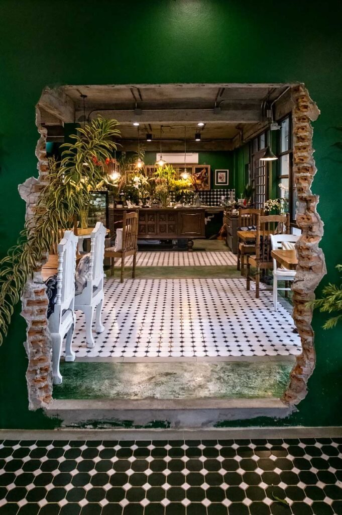 The Verde is a little green oasis in Nimman with a nice garden to have a drink and relax.