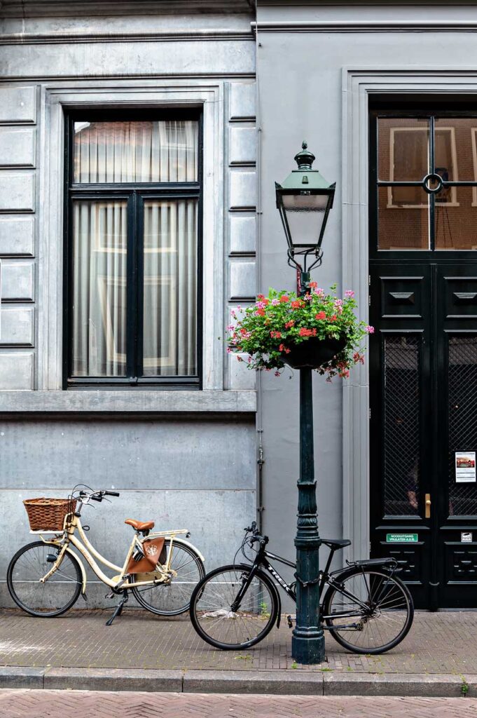 Fietsen voor Hotel des Indes in Den Haag