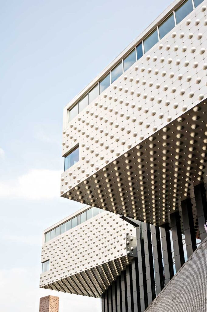 Eemhuis met moderne architectuur in Amersfoort