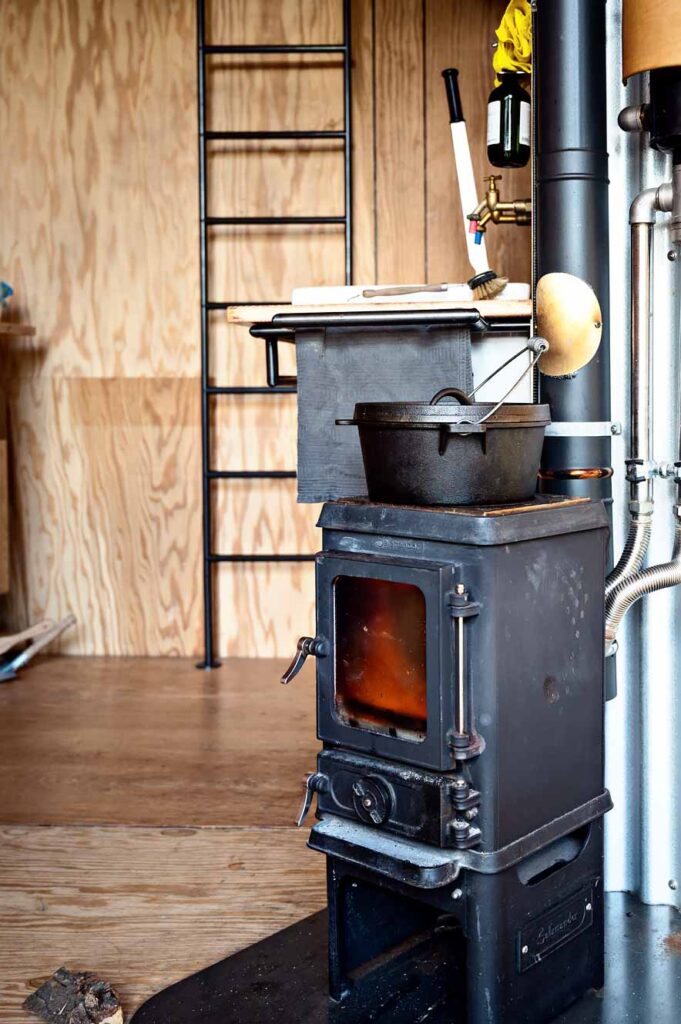 Koken op de kachel