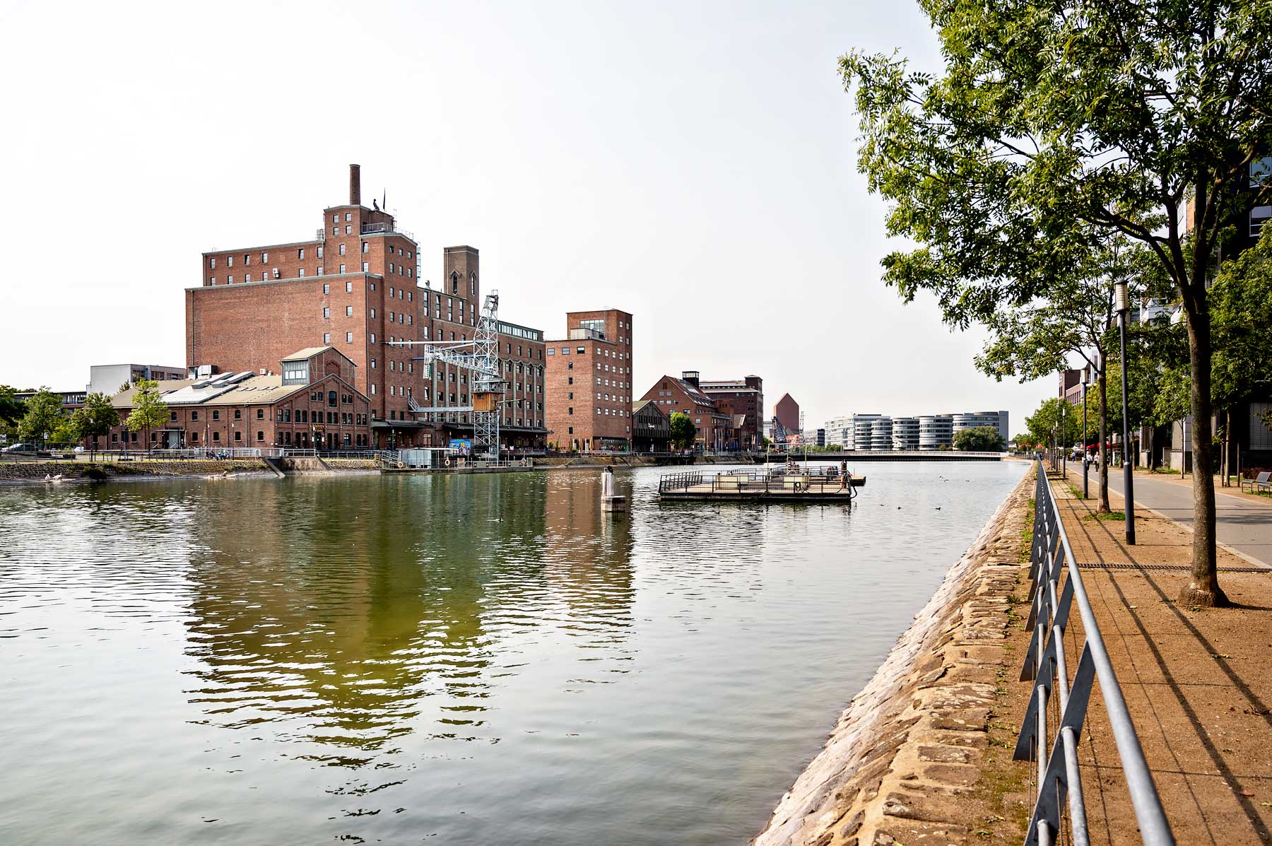 Duisburgse Binnenhaven in Duitsland, een prachtige plek om te bezoeken in het Ruhrgebied.