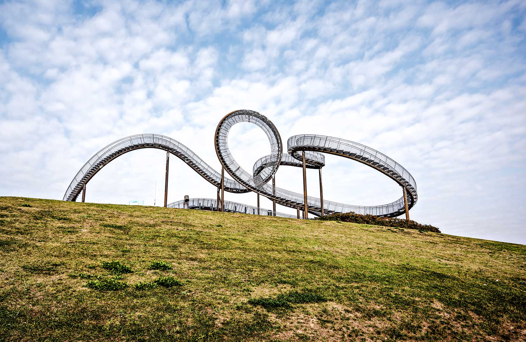 Tiger &amp; Turtle Magic Mountain in Duisburg Duitsland. Een van de leukste dingen om te doen in het Ruhrgebied.