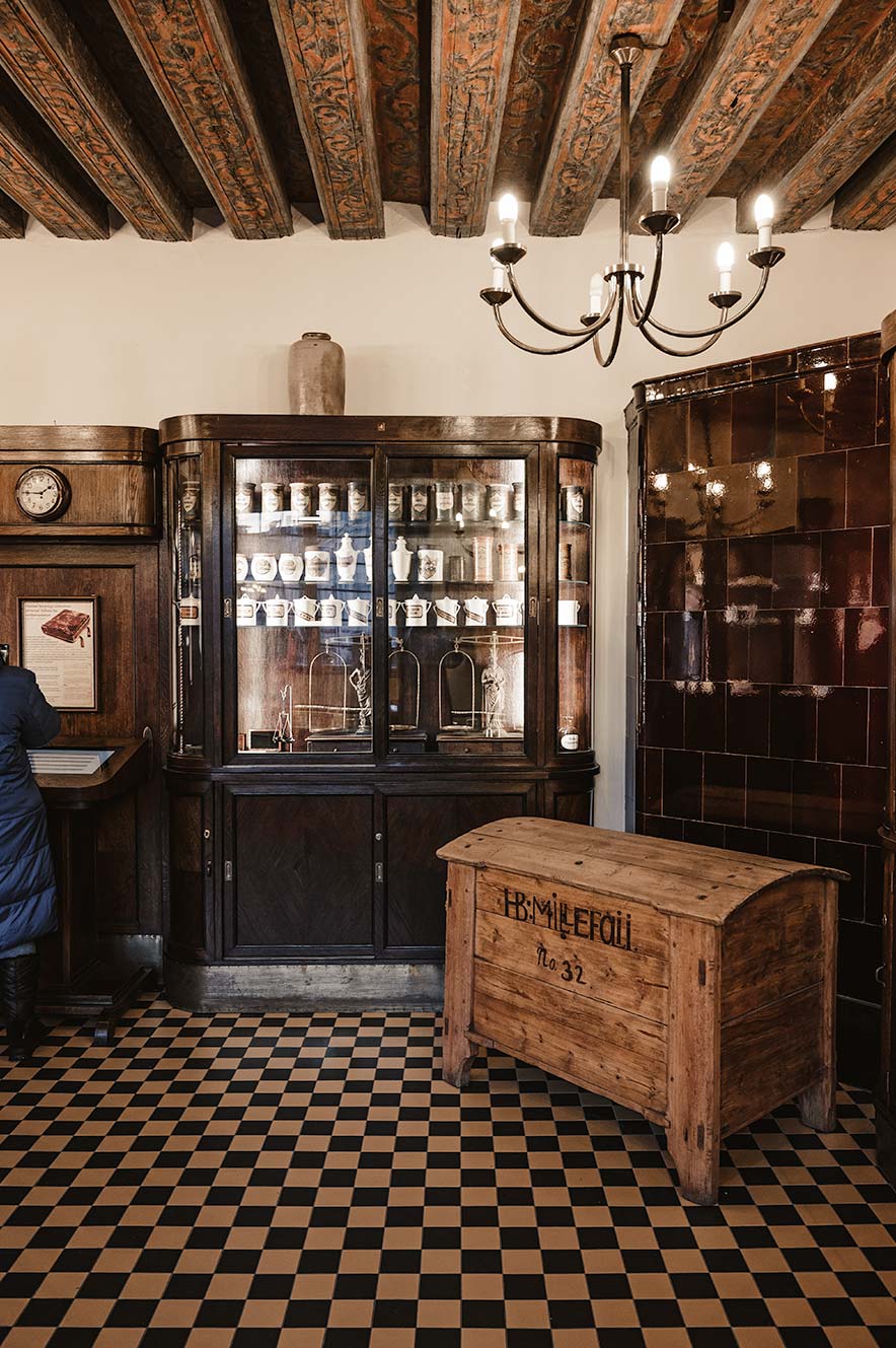 Oude Raadsapotheek (Town Hall Pharmacy) in Tallinn