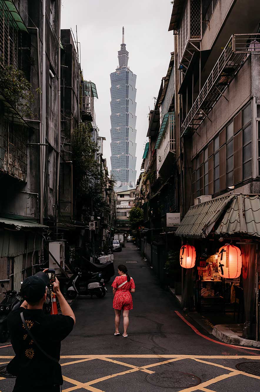 Hotspot 101 - straat in Taipei met het beste uitzicht op Taipei 101 in de avond