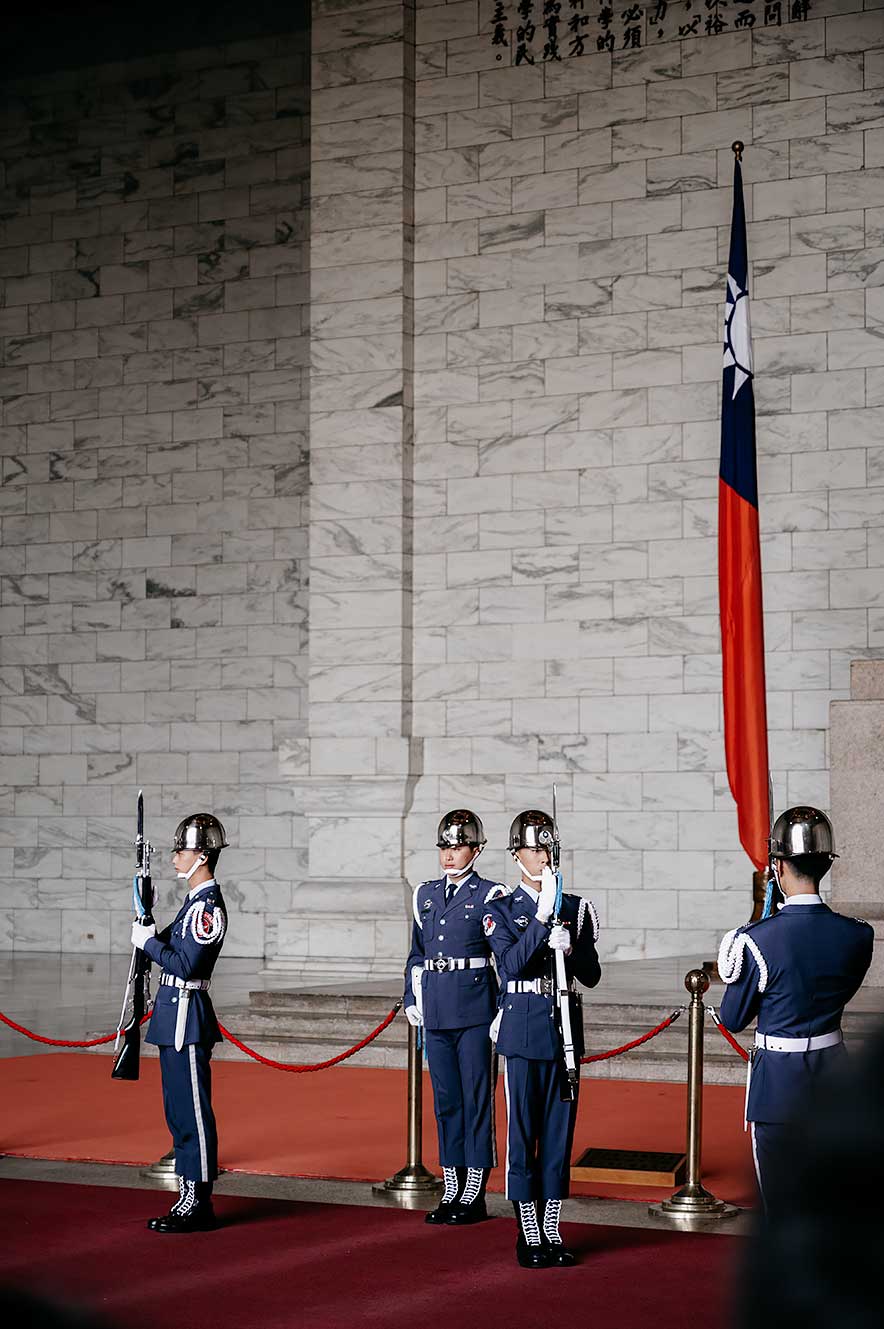 Wisseling van de wacht bij Chiang Kai-shek Memorial Hall. Een van de leukste dingen om te doen in Taipei.