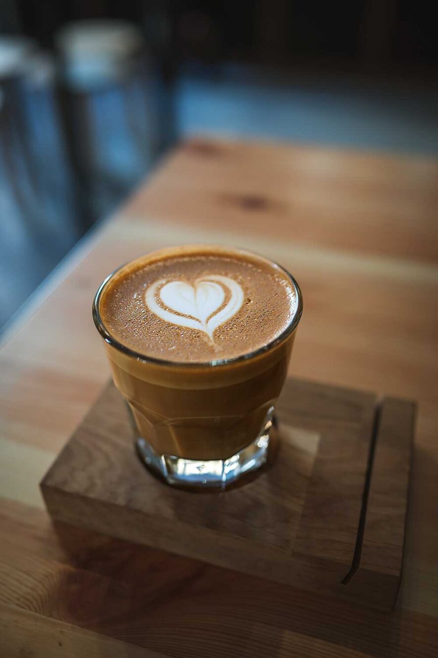 The Brick Coffee Roastery in Telliskivi Creative City. Een van de beste plekken voor koffie in Tallinn