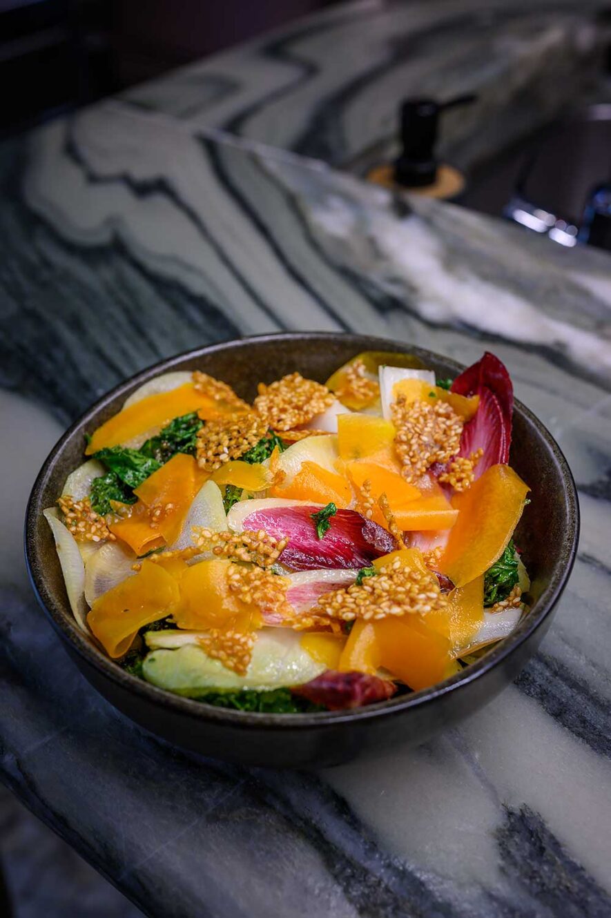 Prachtige kale-boerenkool salade at Ekiben Kitchen, een van de leukste restaurants in Athene