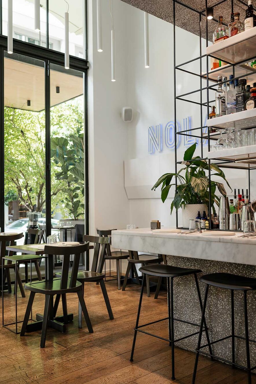 Het interieur van restaurant Nolan, een van de beste modern restaurants om lekker te eten in Athene
