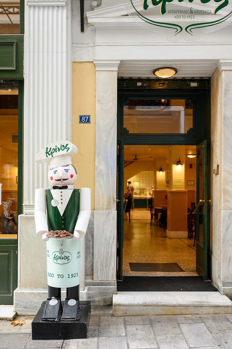 Krinos - 100 jaar oud cafe voor de originele loukoumades, griekse donuts