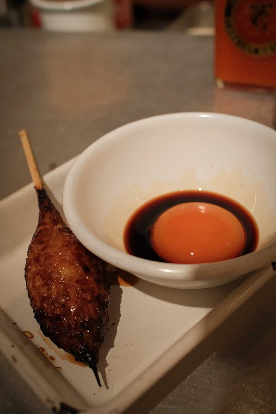 Michelin ster restaurant Yardbird in Hong Kong. Heerlijke gehaktbal met eidooier saus 