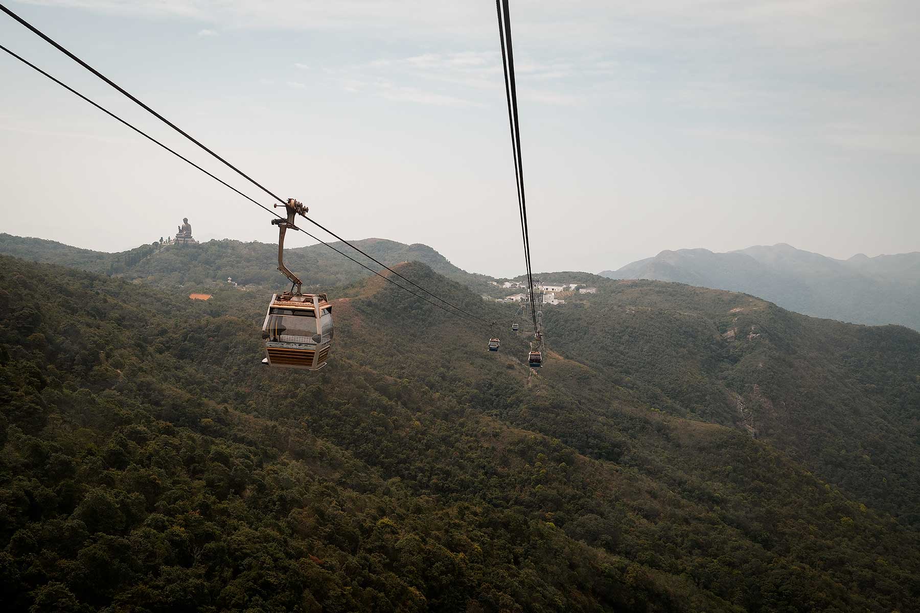 Ngong Ping 360 kabelbaan naar Big Buddha op Lantau Island, Hong Kong