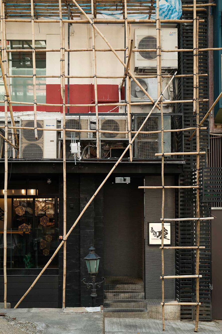 Gebouw met bamboe bouwsteigers in Hong Kong