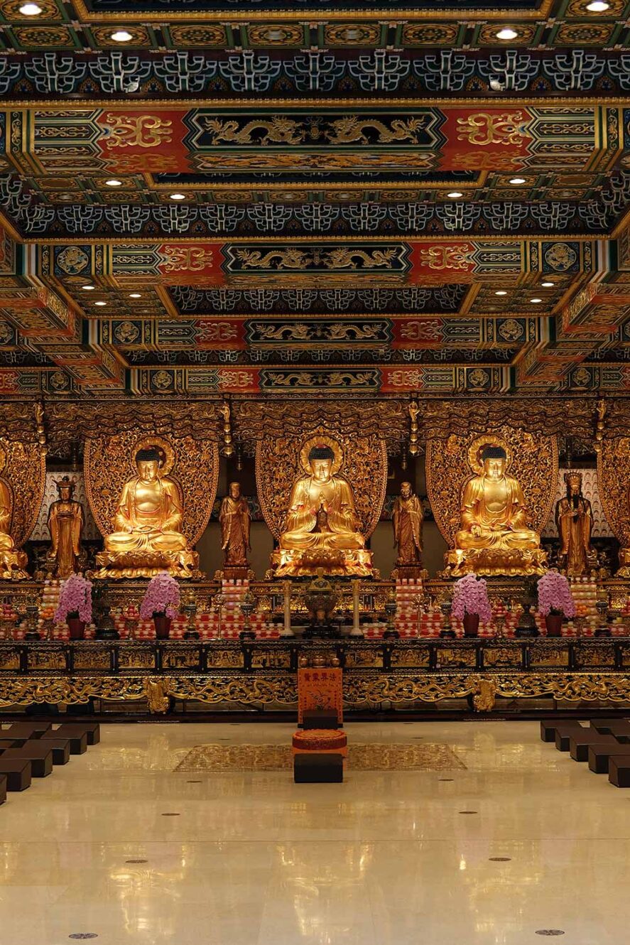 Gouden boeddha beelden bij Po Lin Monastery in Hong Kong