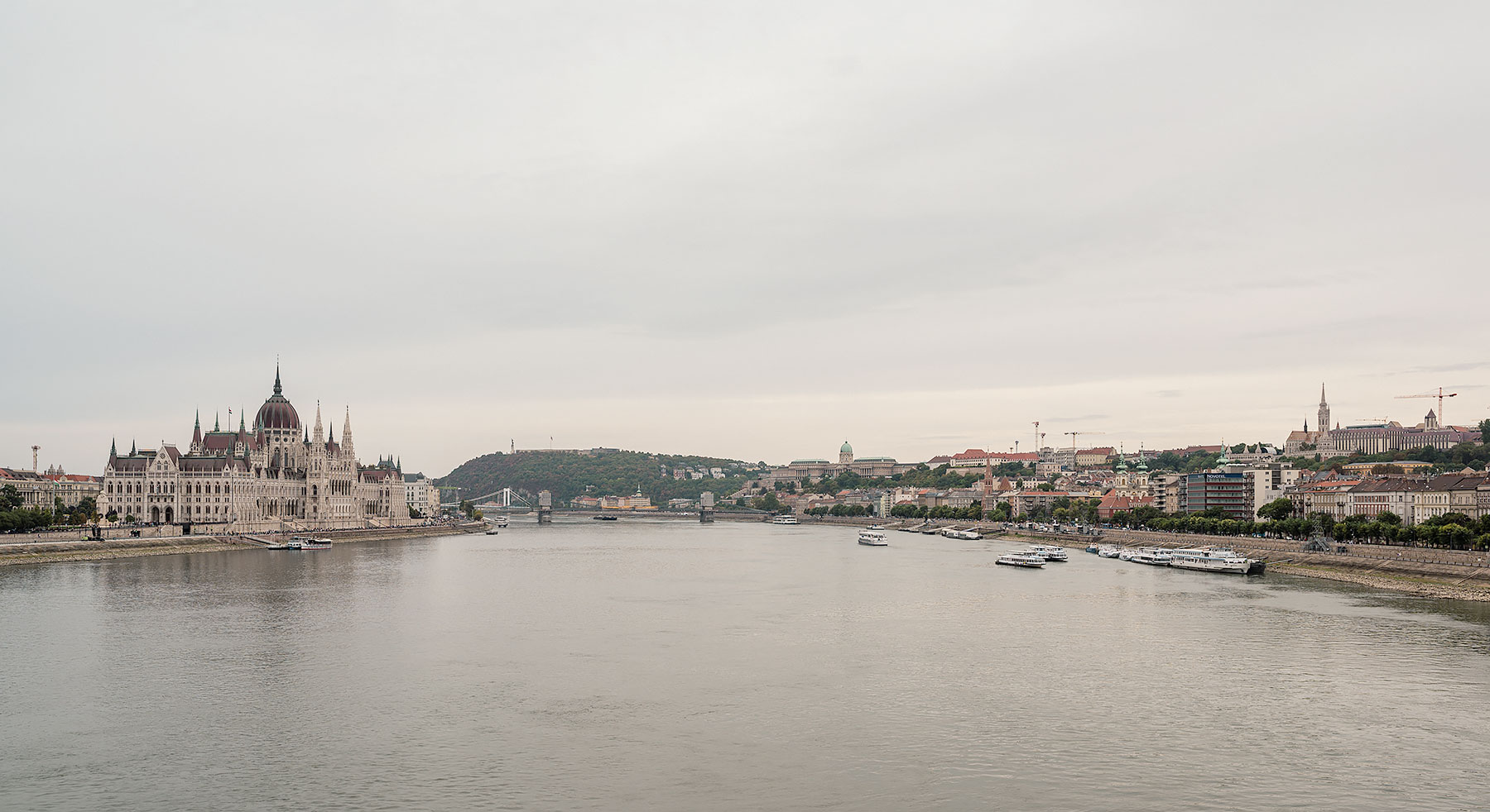 De Donau met beide kanten van de stad Boedapest