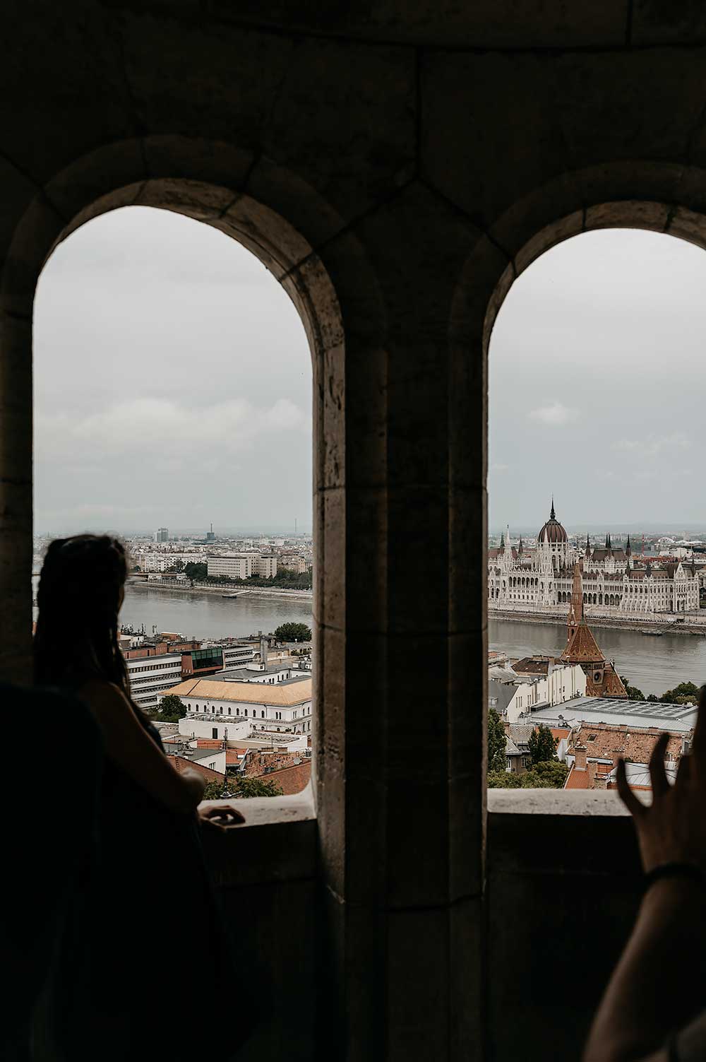 Uitzicht op het parlementsgebouw vanaf het Vissersbastion