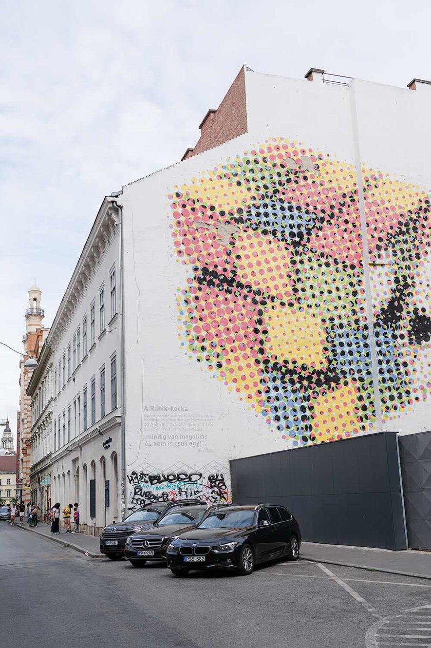 Muurschilderij met de Rubik kubus in Boedapest