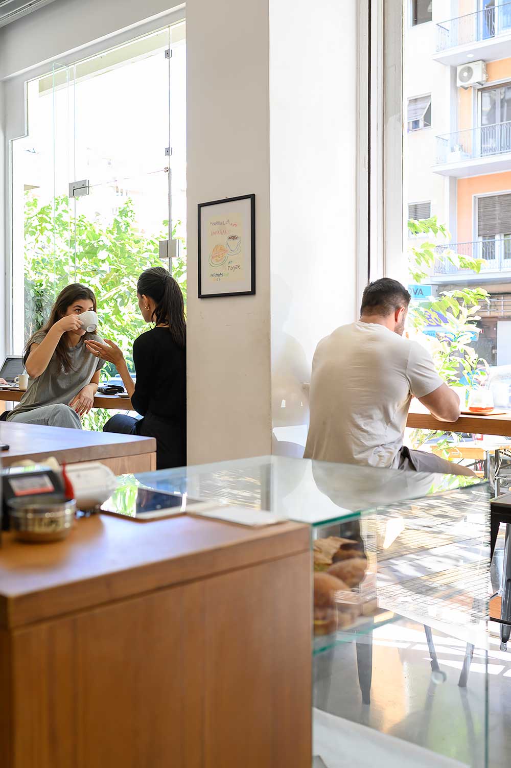 Foyer Espresso Bar is een van de meest populaire koffietentjes in Athene met heerlijke koffie
