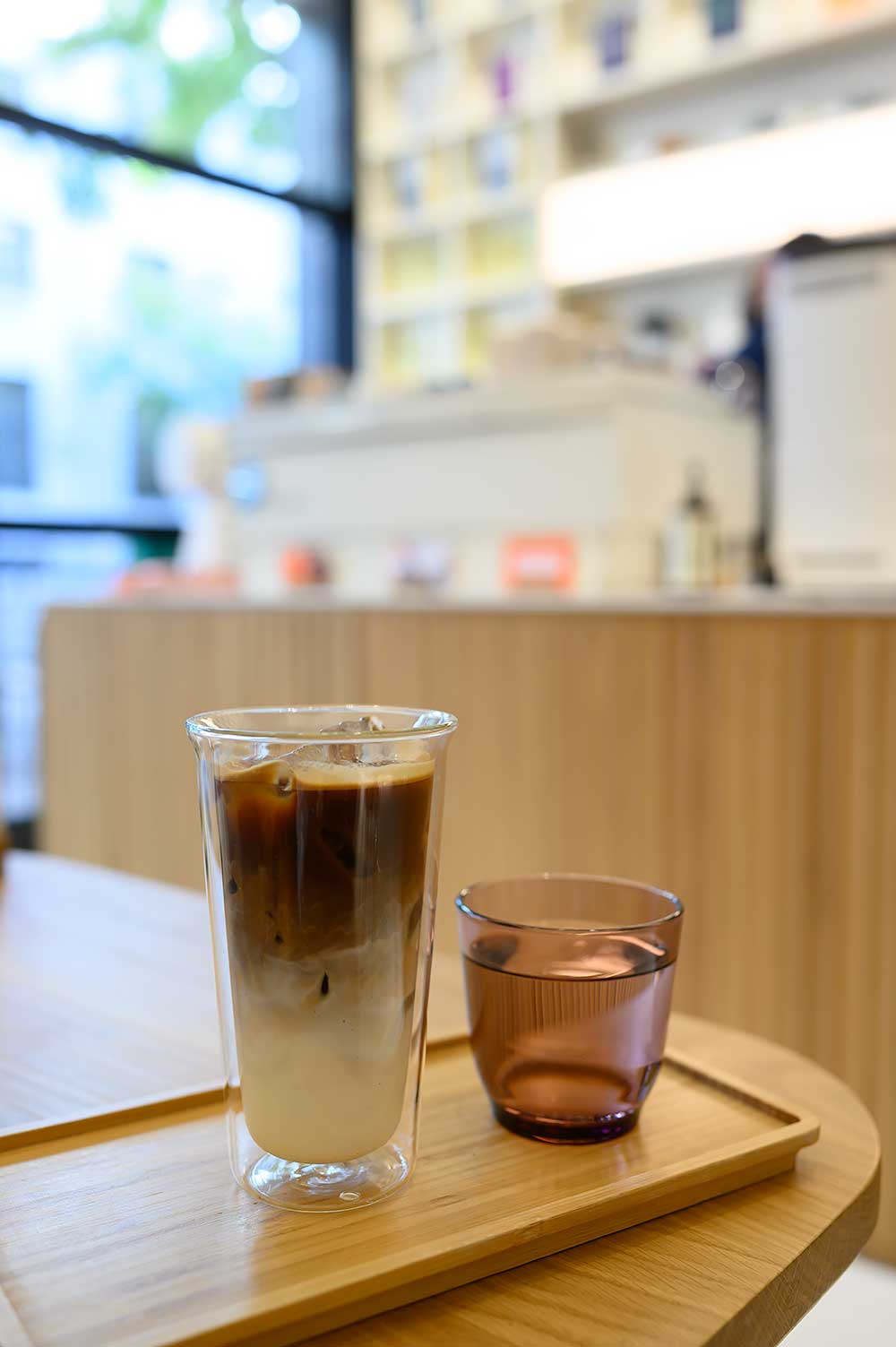 Sakkoulas Cafe combineert een juridische boekwinkel met een cafe voor goede koffie in Athene