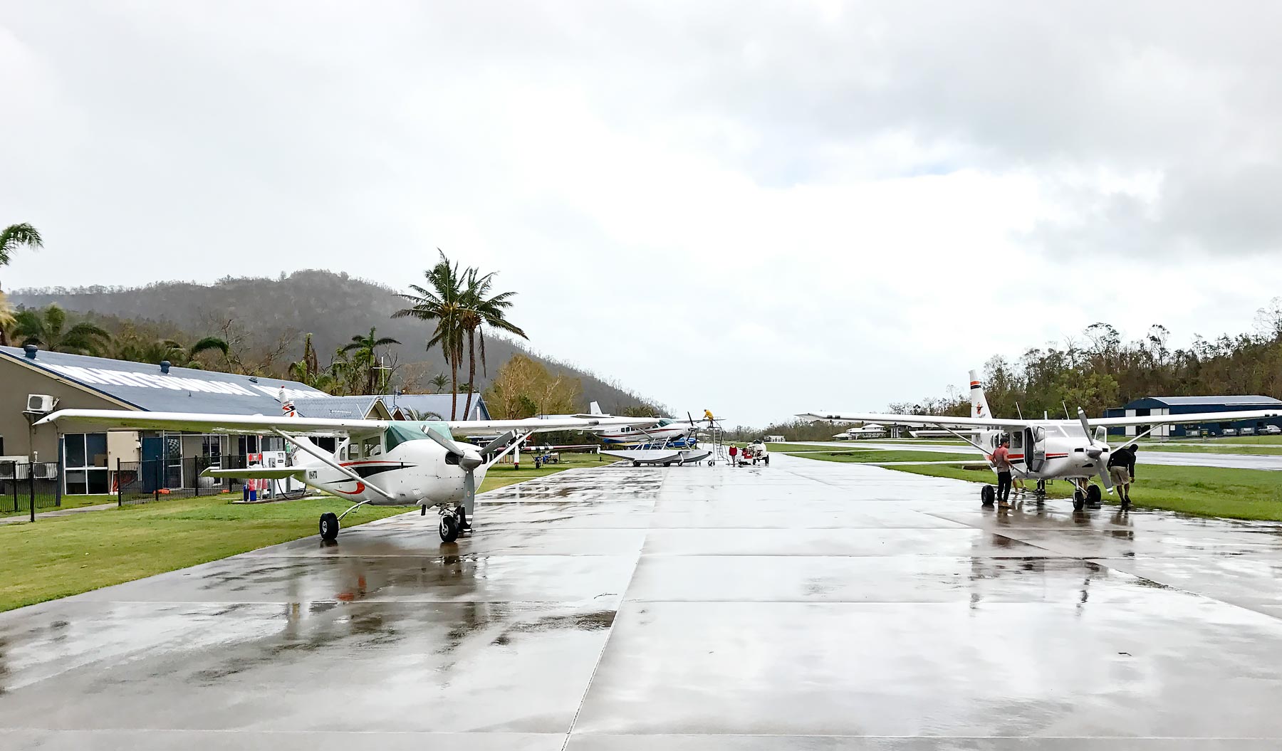 Scenic Flight over the Great Barrier Reef and Whitsunday Islands in Australia - with video