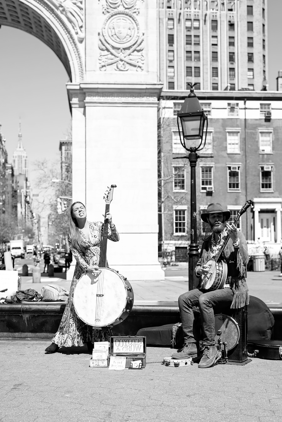 Coyote & Crow performing in Washington Square Park in New York. More New York moments in black & white on Urban Pixxels: https://richmondapp.com/new-york-bw 