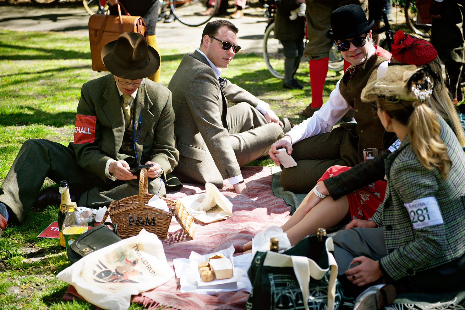The Tweed Run London 2015: London's most stylish bike ride - Tea Break at Red Lion Square